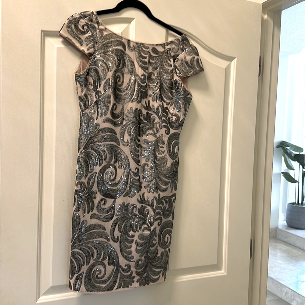 Adrianna Papell cocktail dress in size six